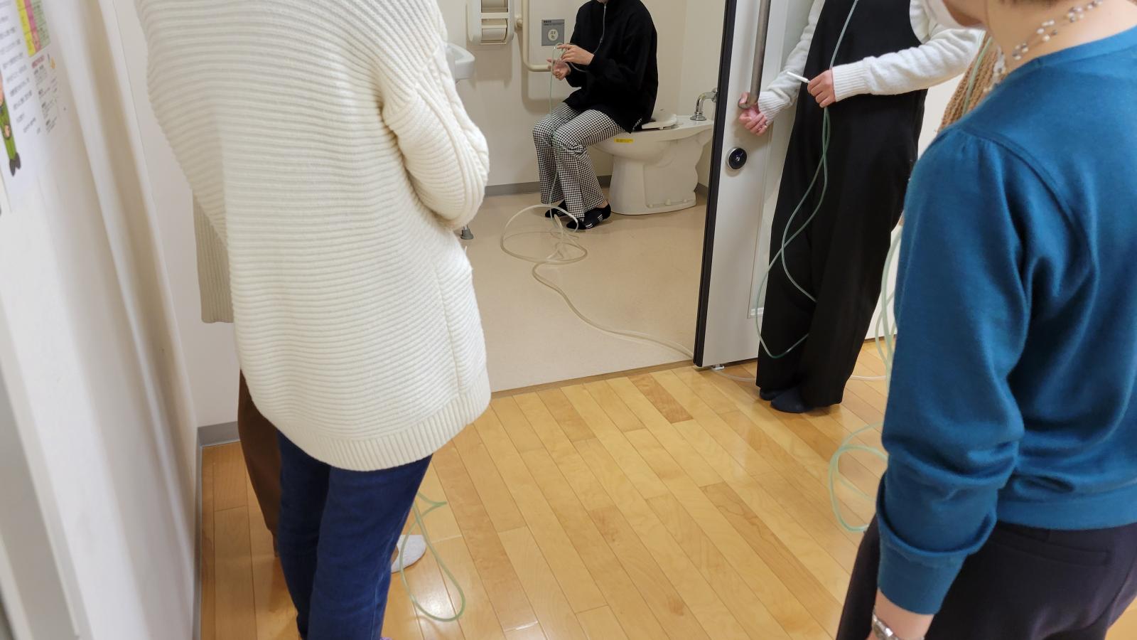 看護学部】2年生が在宅看護援助論で在宅酸素療法の演習を行いました